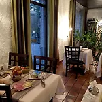 Hotel Logis La Thomasse