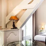 Logis La Thomasse Hotel 3*