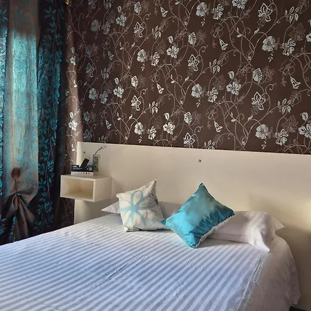 ホテル Logis La Thomasse