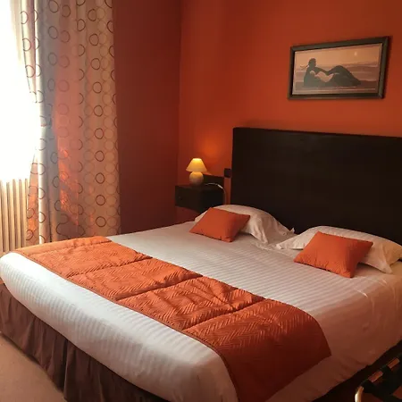 Logis La Thomasse Hotel 3*