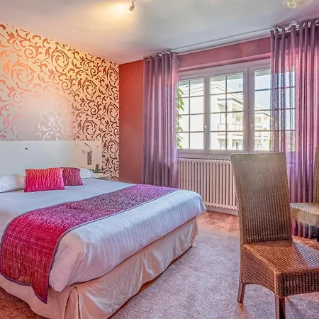 Logis La Thomasse 3* Орийак