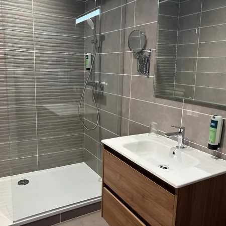 Logis La Thomasse Отель