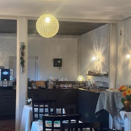 Logis La Thomasse Отель 3*