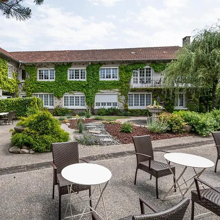 Отель Logis La Thomasse