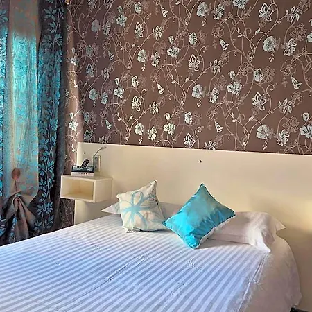 Logis La Thomasse Hotel