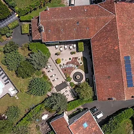 Logis La Thomasse Hotel