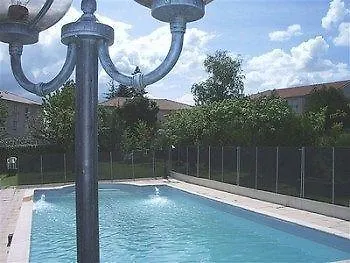 Logis La Thomasse Отель Орийак