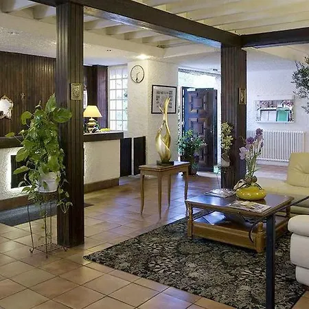 Отель Logis La Thomasse 3*