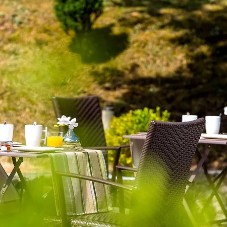 Logis La Thomasse Hotel