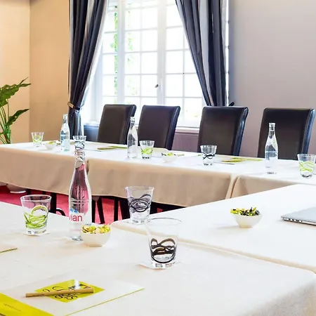 Logis La Thomasse 3* Орийак