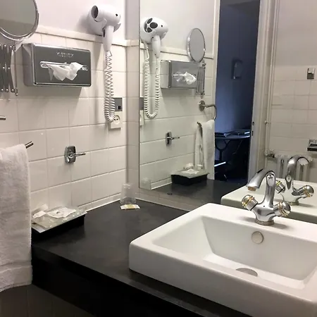Logis La Thomasse Hotel 3*