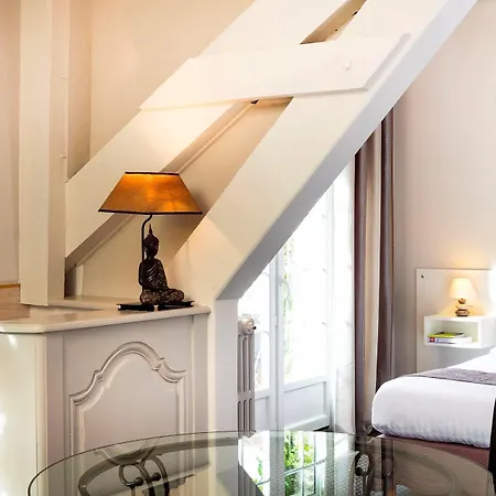 Logis La Thomasse Hotel 3*
