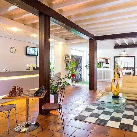 Logis La Thomasse Hotel
