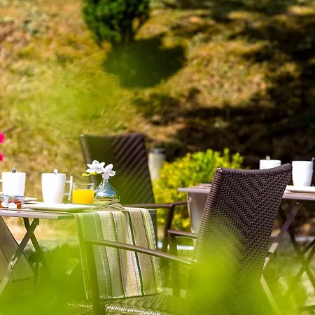Logis La Thomasse Hotel 3*