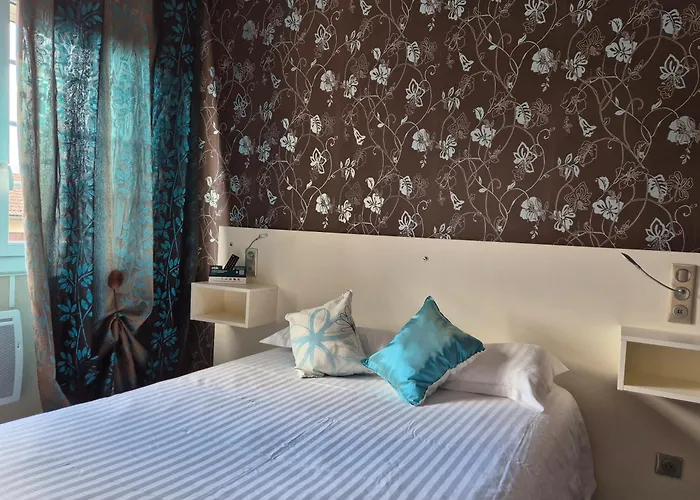 Отель Logis La Thomasse