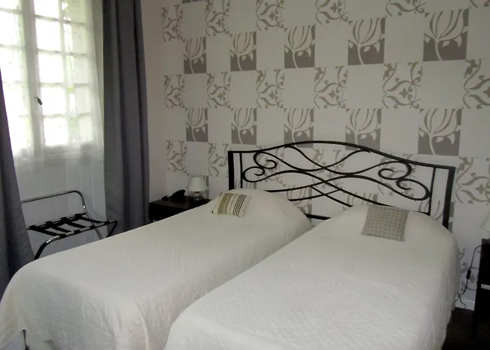 Logis La Thomasse Hotel