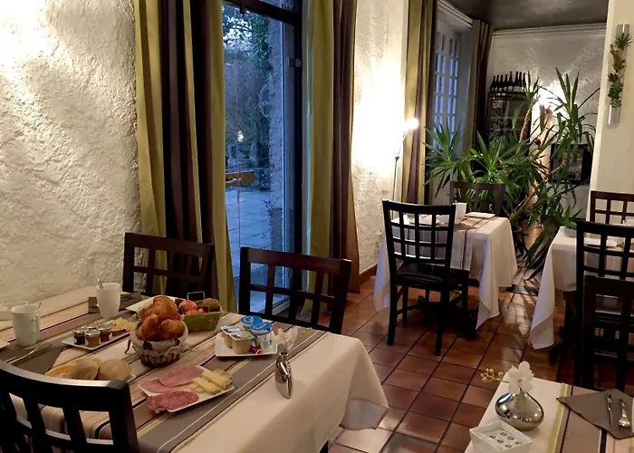 Hotel Logis La Thomasse