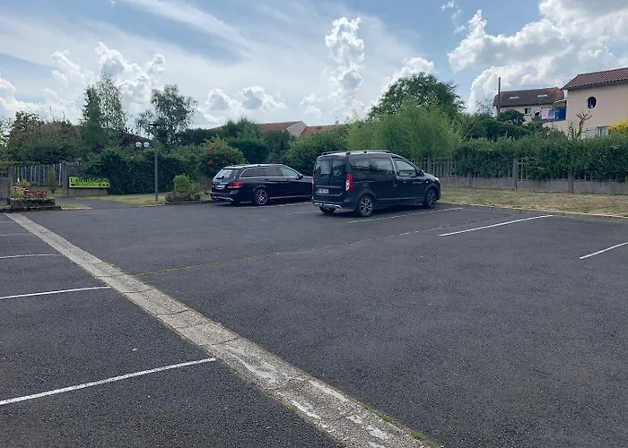 Logis La Thomasse 3* Орийак