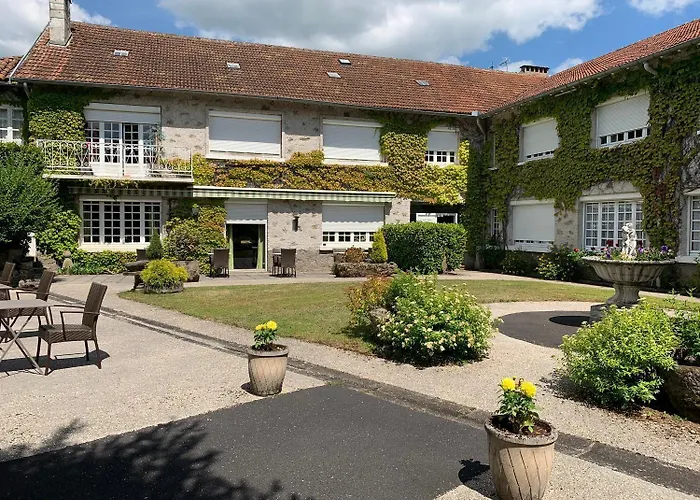 Logis La Thomasse Hotel 3*