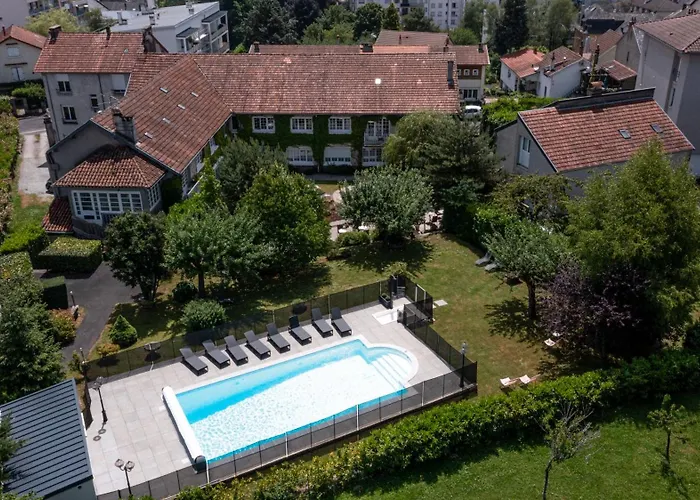 Logis La Thomasse Отель Орийак