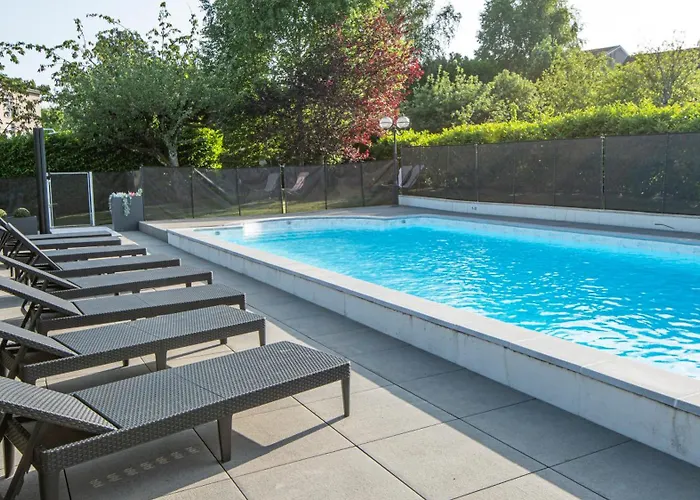 Logis La Thomasse 3* Орийак