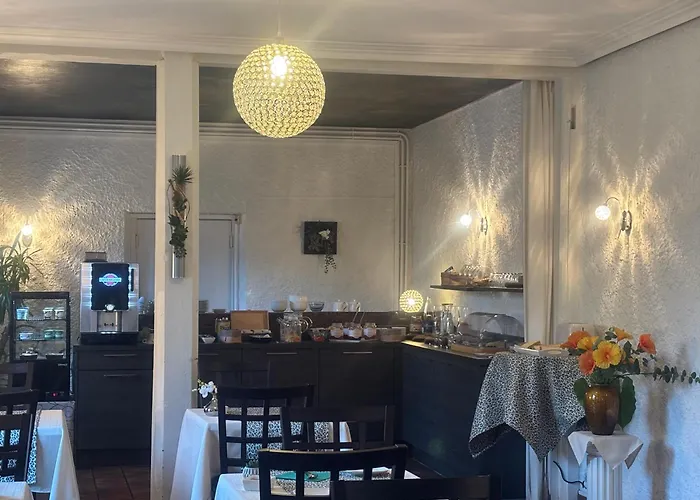 Logis La Thomasse Отель 3*