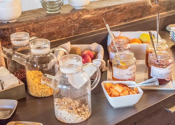 Logis La Thomasse Отель Орийак