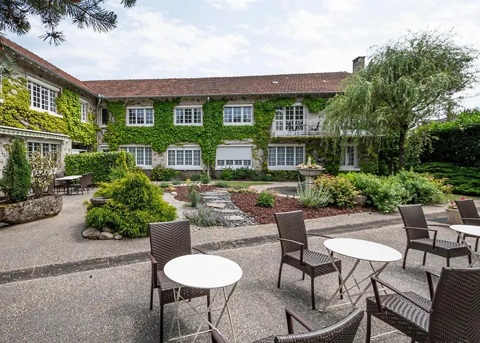 Отель Logis La Thomasse