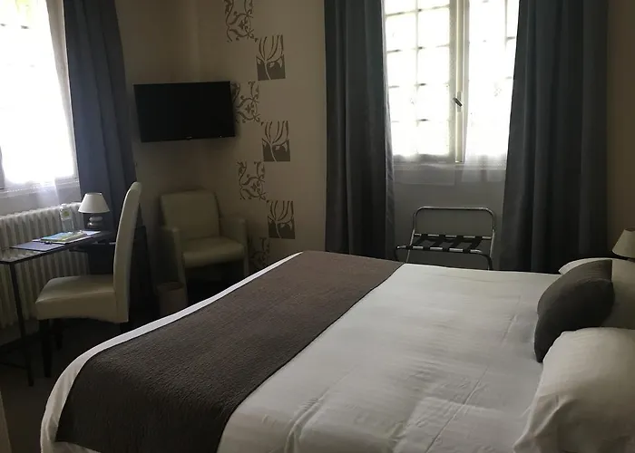 Logis La Thomasse Отель 3*