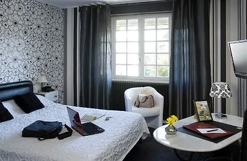 Отель Logis La Thomasse Орийак