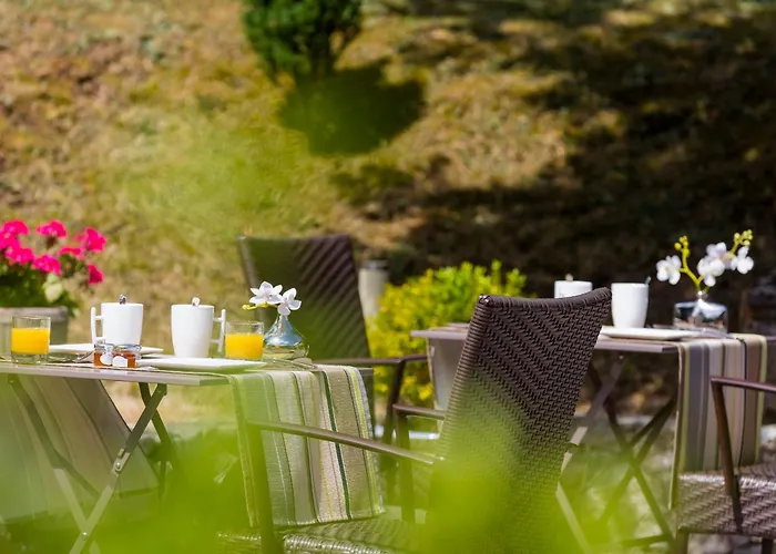 Logis La Thomasse Hotel