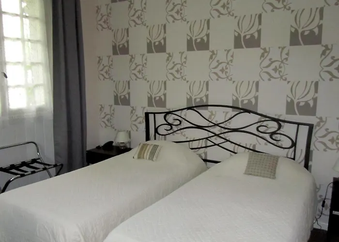 Logis La Thomasse Отель 3*