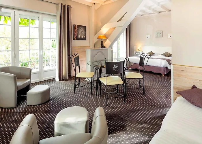 Logis La Thomasse Отель Орийак