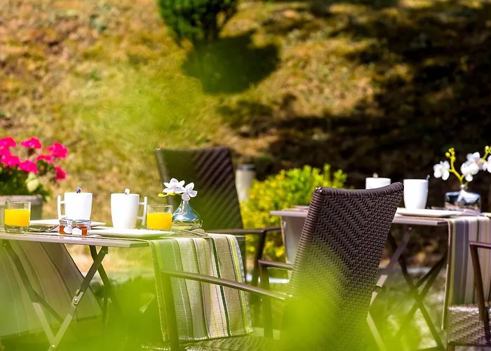 Logis La Thomasse Отель 3*