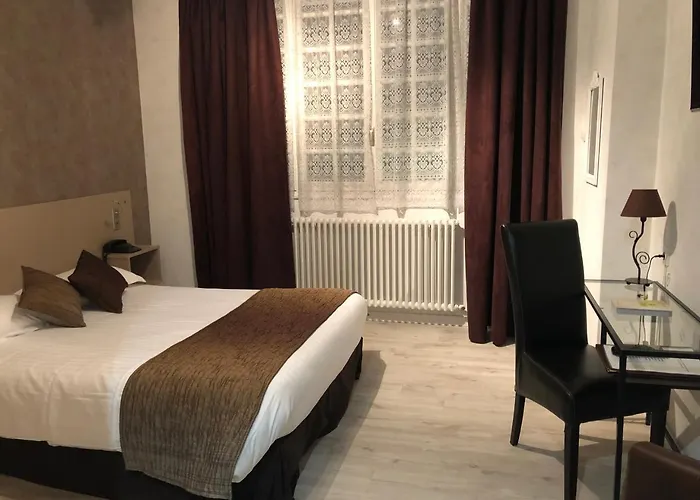 Logis La Thomasse Отель